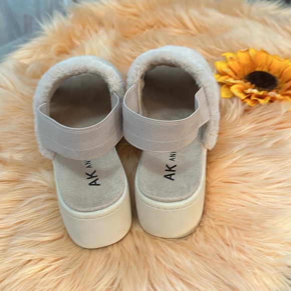 Anne Klein Faux Fur Slingback Platform Sandals Cream Sz 9 45% OFF - Picture 7 of 9